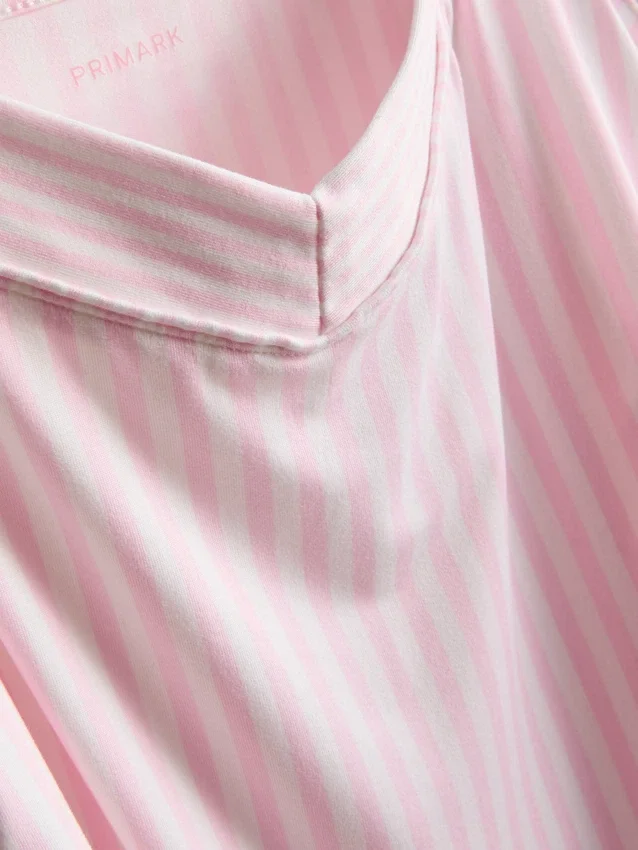 Pijamas curto às riscas