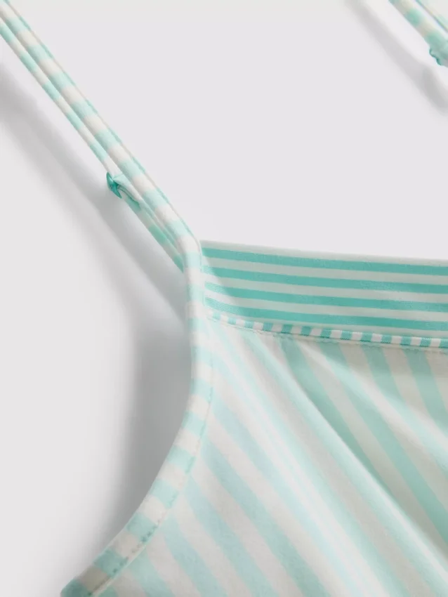 Pijamas curto às riscas