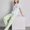 Pijamas de algodão com gola redonda e estampado