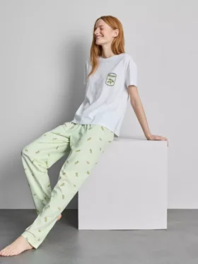 Pijamas de algodão com gola redonda e estampado