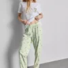 Pijamas de algodão com gola redonda e estampado