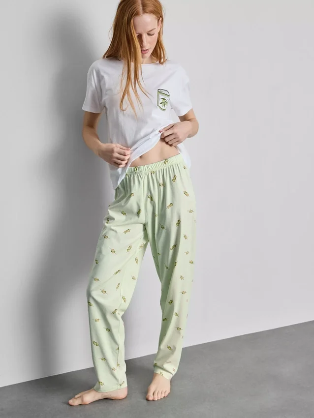 Pijamas de algodão com gola redonda e estampado