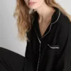 Pijamas estilo «boyfriend» com debrum contrastante
