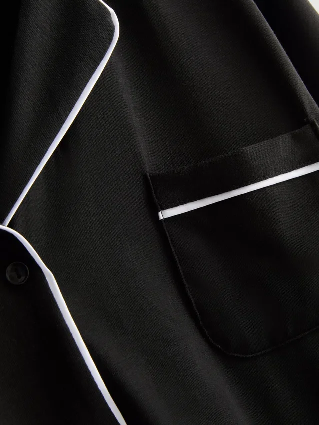 Pijamas estilo «boyfriend» com debrum contrastante
