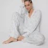 Pijamas estilo «boyfriend» da Marie, da série «Os Aristogatos» da Disney