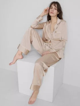 Pijamas estilo boyfriend em cetim