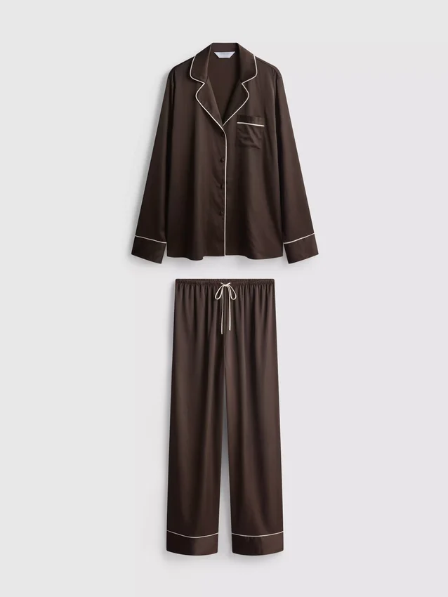 Pijamas estilo boyfriend em cetim