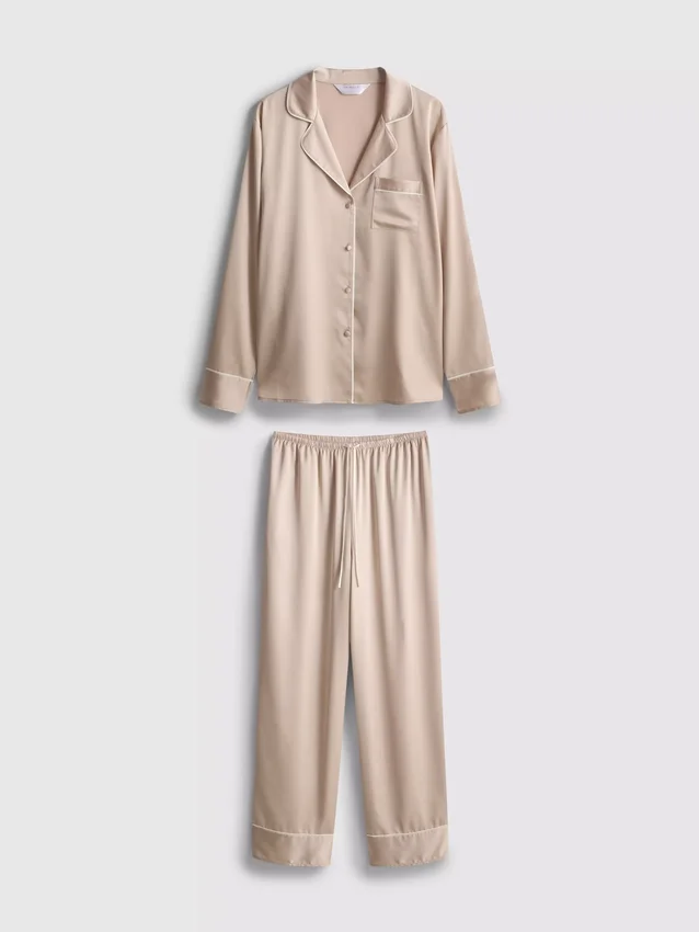 Pijamas estilo boyfriend em cetim