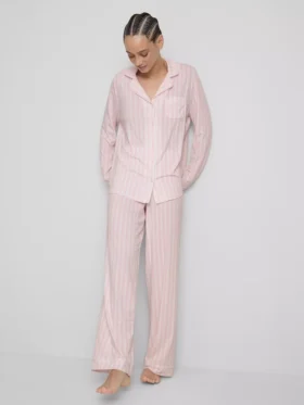 Pijamas estilo «boyfriend» em jersey às riscas