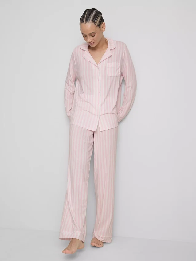 Pijamas estilo «boyfriend» em jersey às riscas