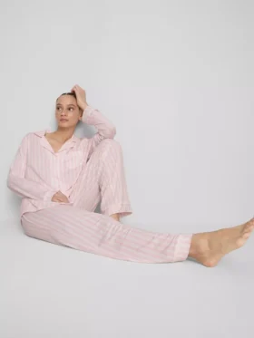 Pijamas estilo «boyfriend» em jersey às riscas