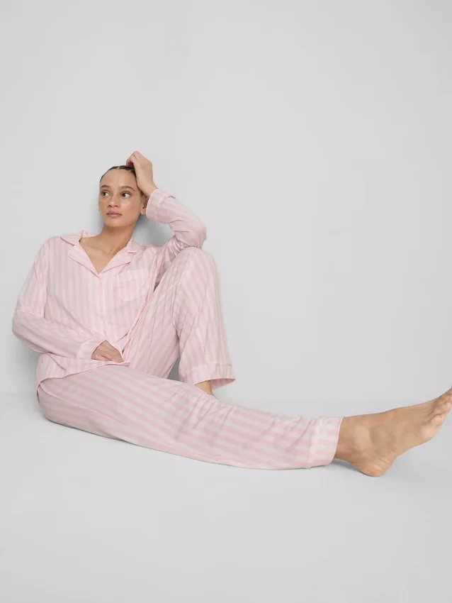 Pijamas estilo «boyfriend» em jersey às riscas