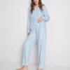 Pijamas estilo «boyfriend» em sarja
