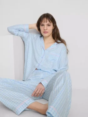 Pijamas estilo «boyfriend» em sarja
