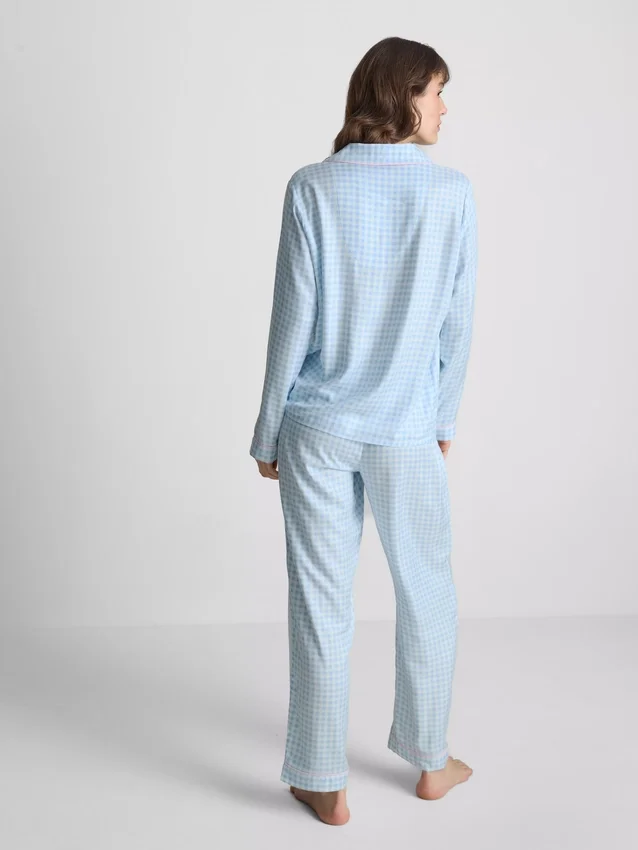 Pijamas estilo «boyfriend» em sarja