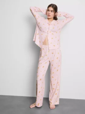 Pijamas estilo «boyfriend» estampados
