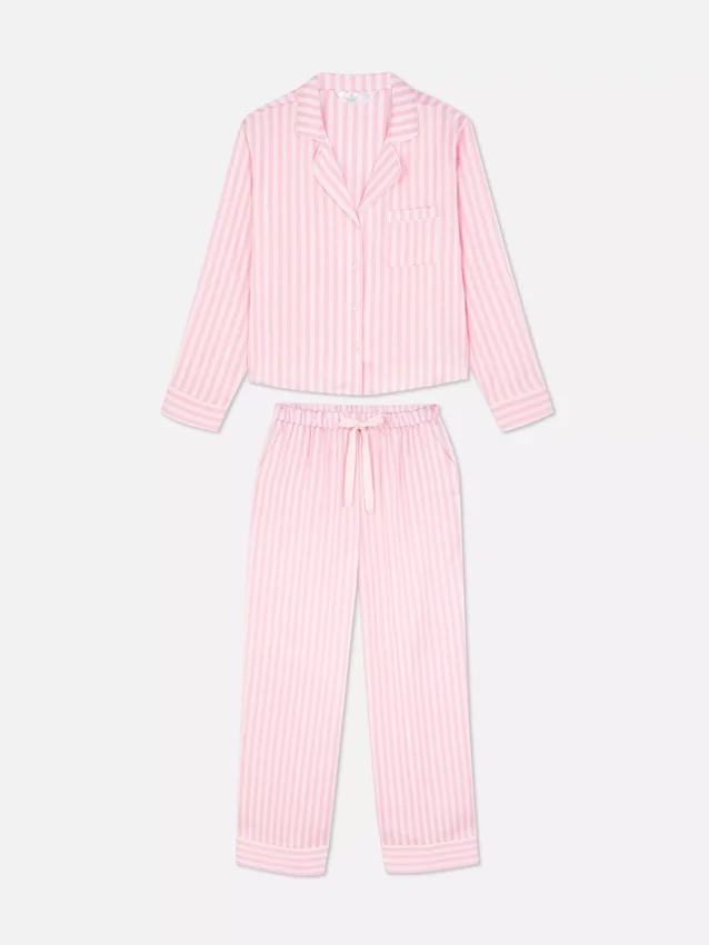 Pijamas às riscas em cetim