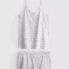 Pijamas tipo camisola com acabamentos em renda