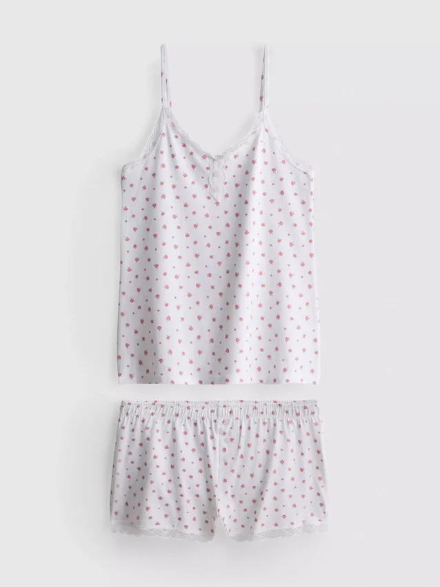 Pijamas tipo camisola com acabamentos em renda