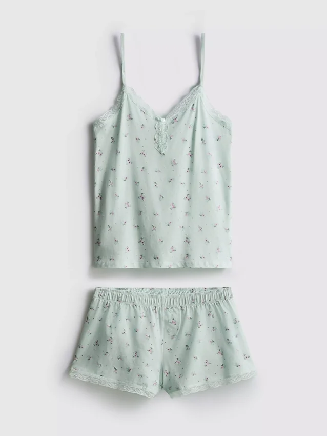 Pijamas tipo camisola com acabamentos em renda