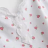 Pijamas tipo camisola com acabamentos em renda