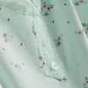 Pijamas tipo camisola com acabamentos em renda