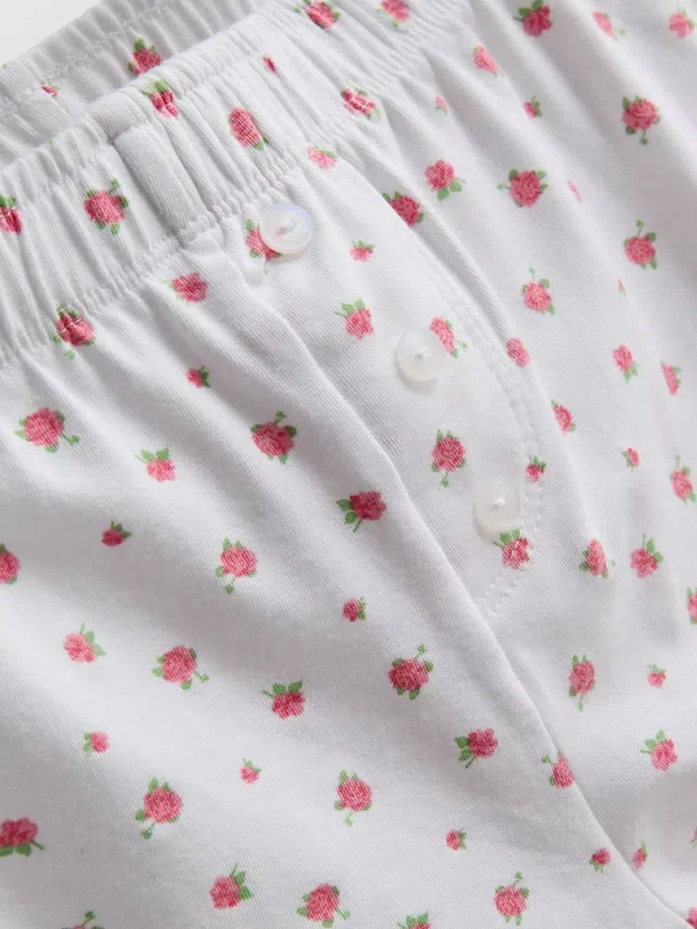 Pijamas tipo camisola com acabamentos em renda