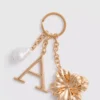 Porta-chaves com flor e inicial