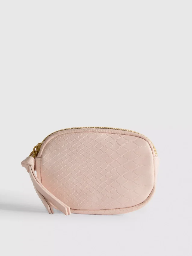 Porta-moedas com efeito de pele de crocodilo