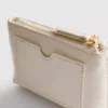 Porta-moedas com inicial