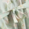 Roupão curto com padrão floral