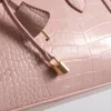 Saco com efeito de pele de crocodilo