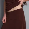 Saia midi com bainha em forma de lenço