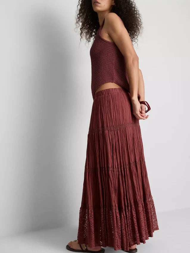 Saia midi em renda enrugada com camadas da Paula Echevarría