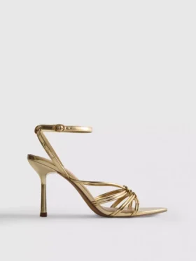 Sandálias com sapatos de salto atados da Paula Echevarría