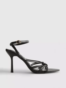 Sandálias com sapatos de salto atados da Paula Echevarría
