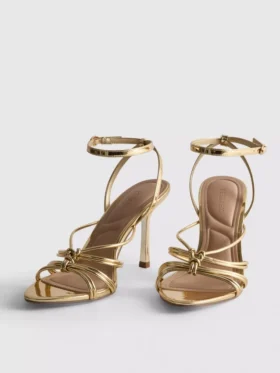 Sandálias com sapatos de salto atados da Paula Echevarría