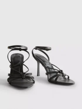 Sandálias com sapatos de salto atados da Paula Echevarría