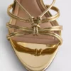 Sandálias com sapatos de salto atados da Paula Echevarría