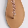 Sandálias de dedo com detalhes decorativos