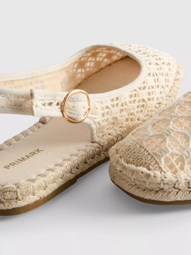 Sandálias de espadrilha com tiras traseiras