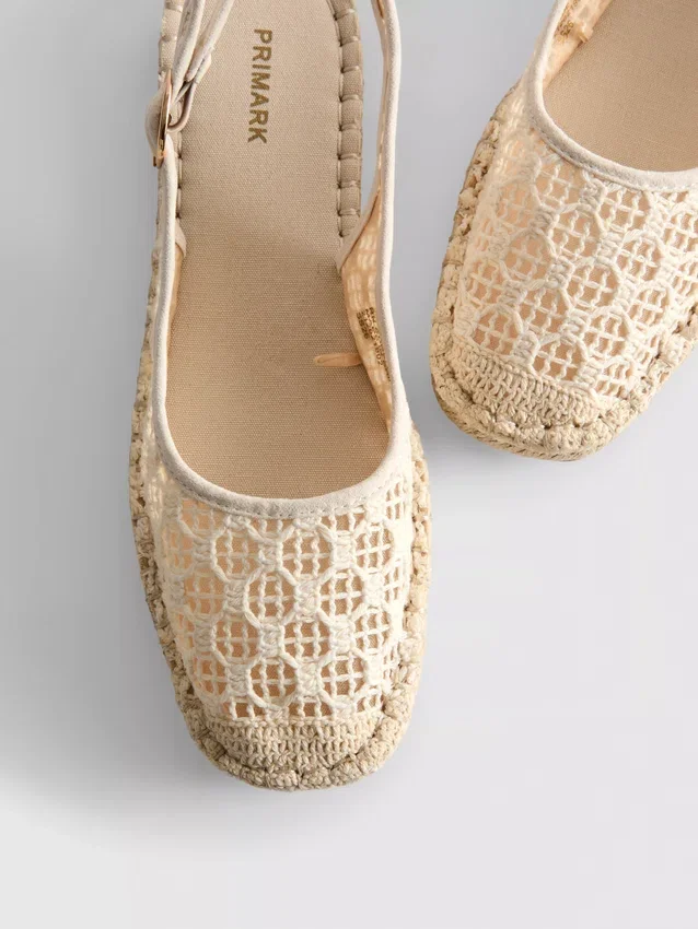 Sandálias de espadrilha com tiras traseiras
