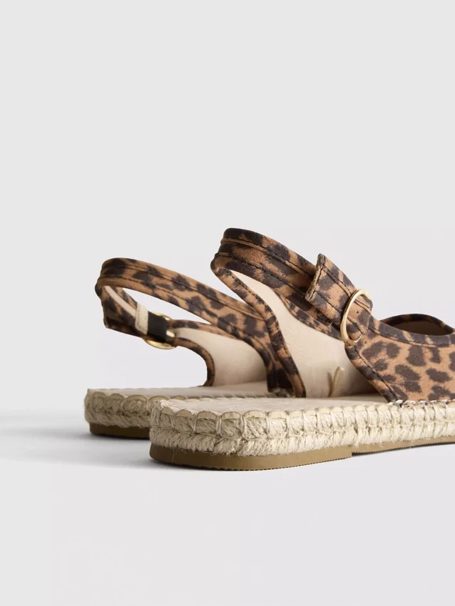 Sandálias de espadrilha com tiras traseiras
