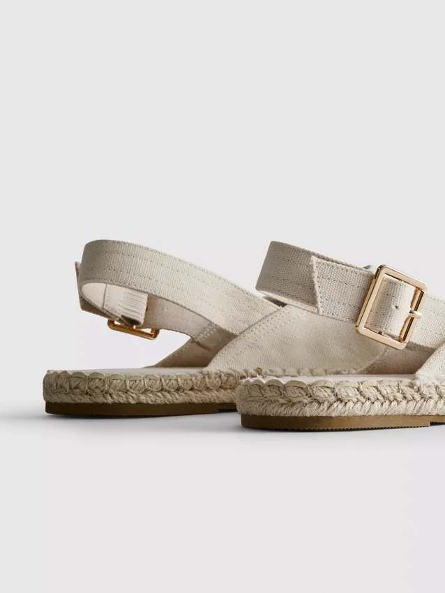Sandálias de espadrilha com tiras traseiras