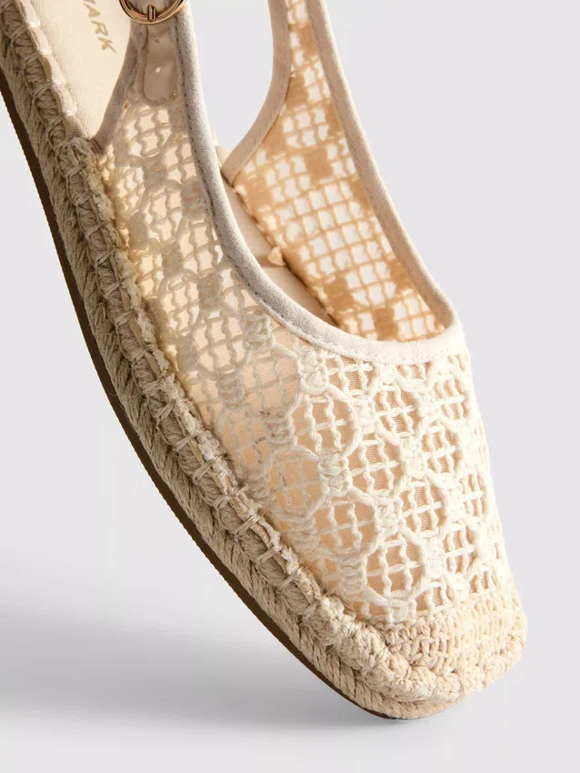 Sandálias de espadrilha com tiras traseiras