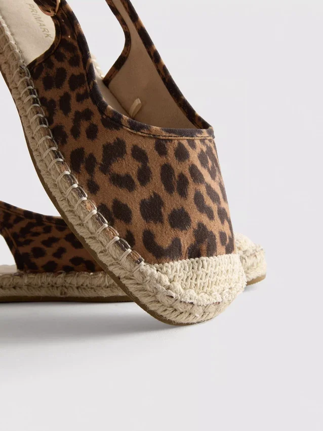 Sandálias de espadrilha com tiras traseiras