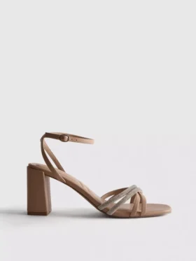 Sandálias de salto com tiras e strass