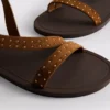 Sandálias de tiras com tachas