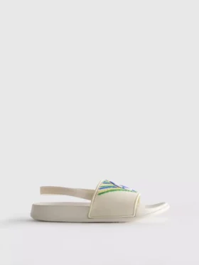 Sandálias tipo chinelo de futebol