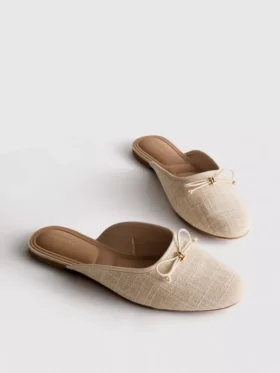 Sandálias tipo mules de bailarina com detalhe de laço